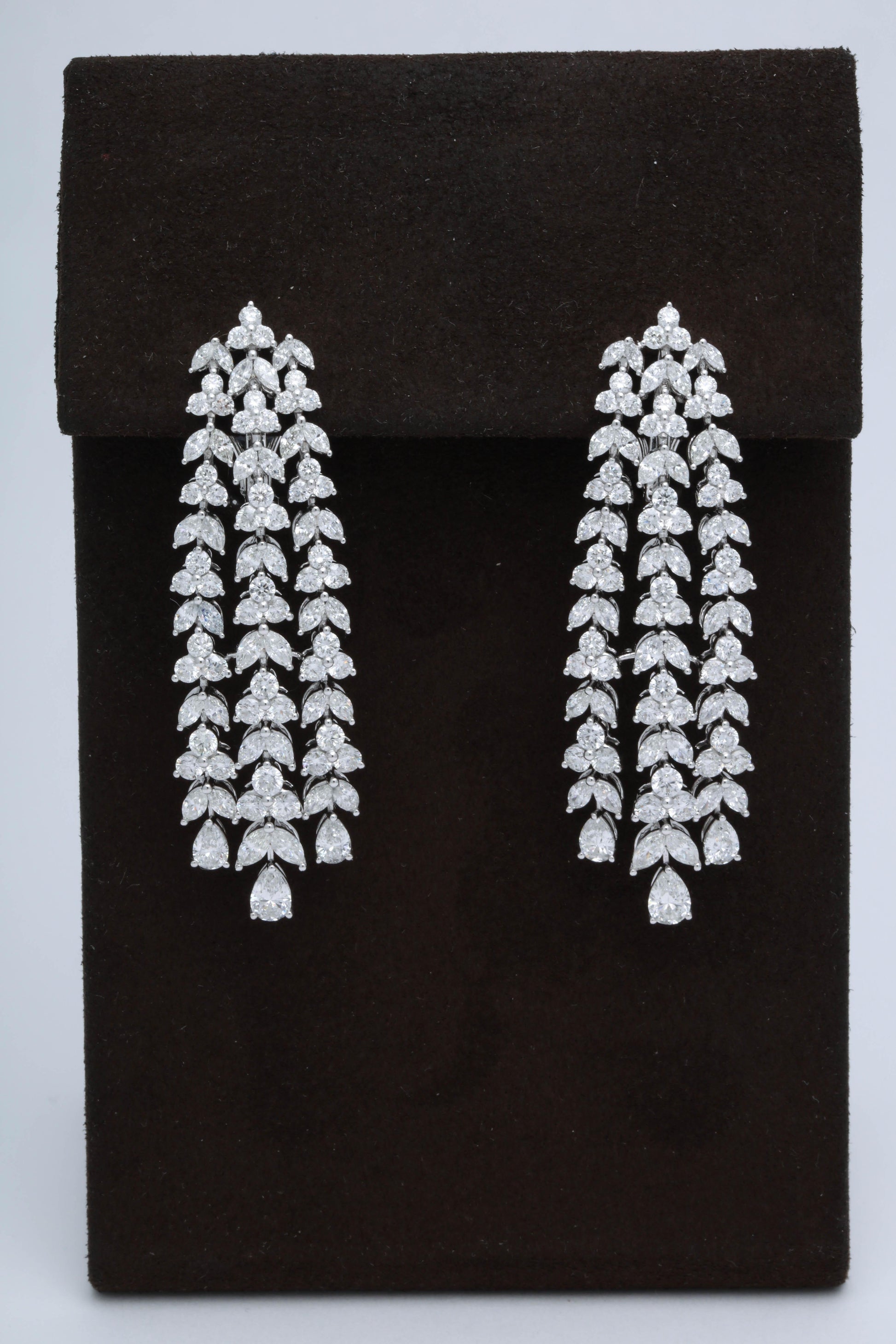 https://a.1stdibscdn.com/diamond-dangle-earrings-for-sale-picture-5/0/j_48414031535730222540/6R1A6062_master.jpg