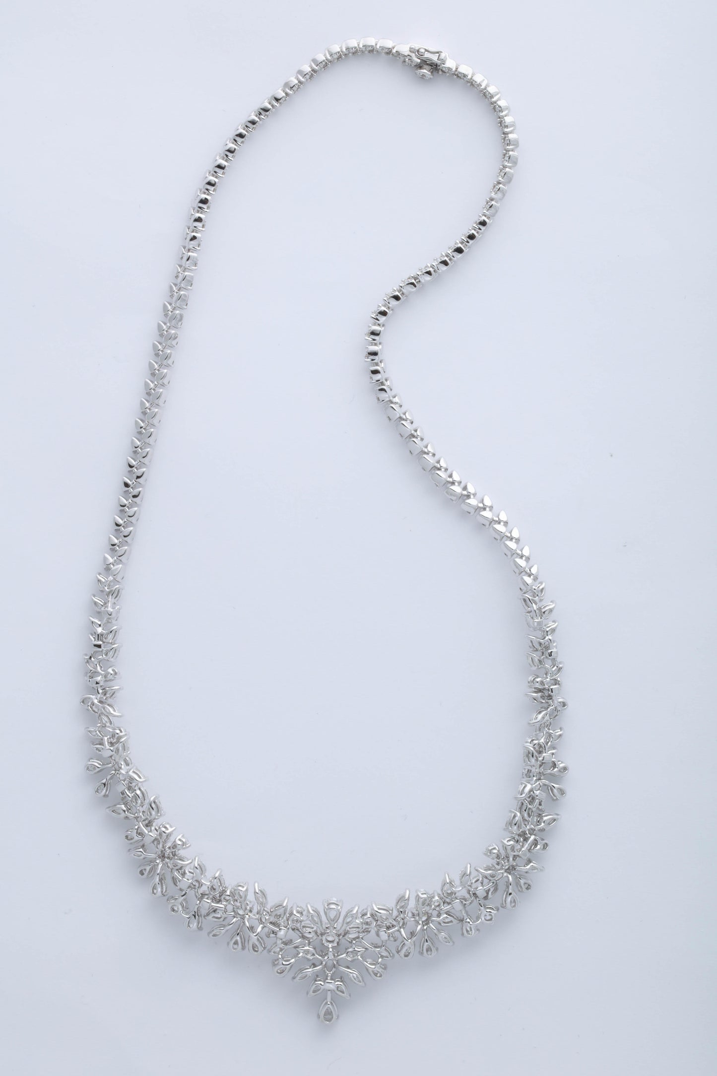 Exquisite 20.12 Carat Multi-Shape Diamond 18k White Gold Choker Necklace