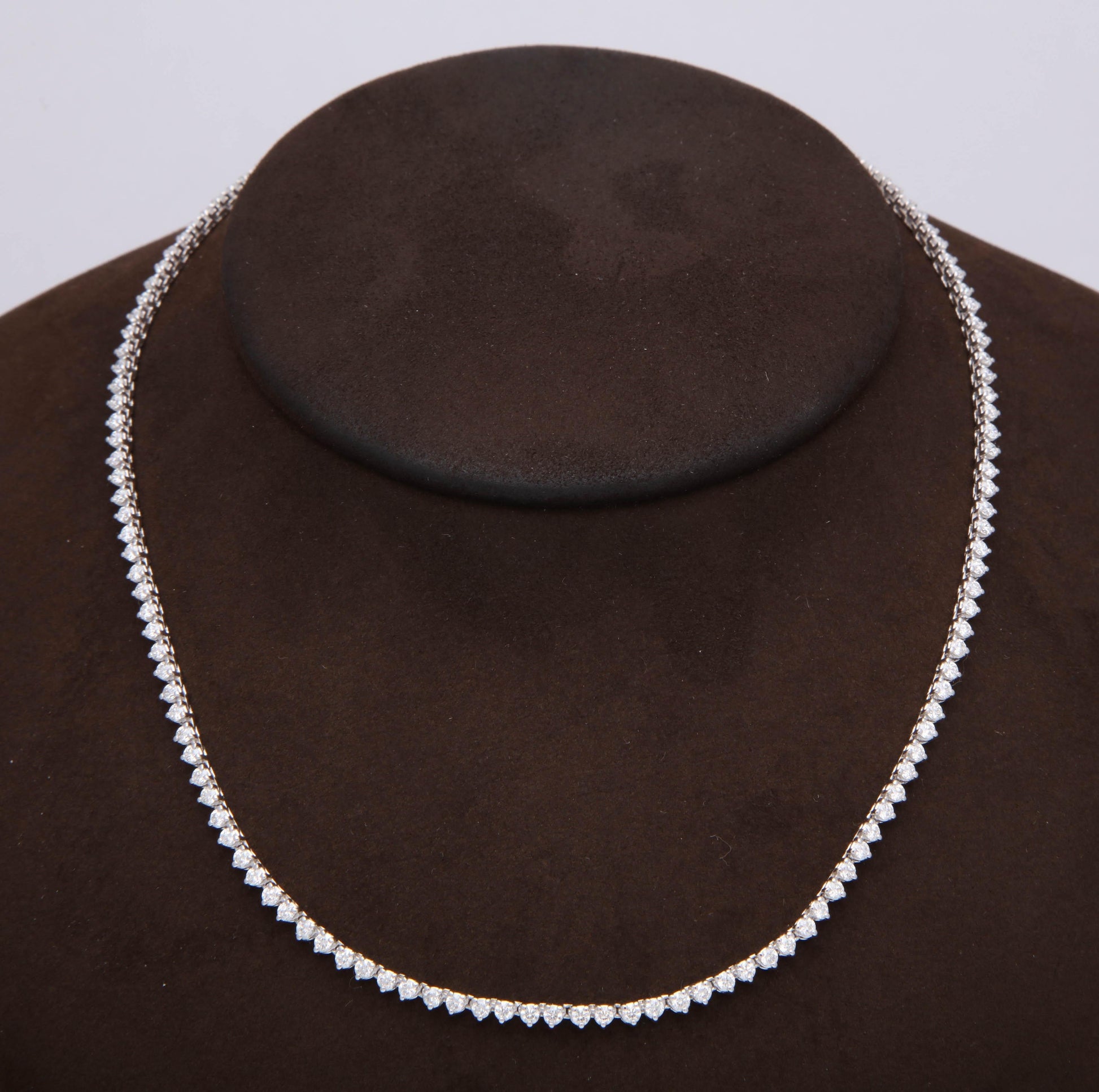 https://a.1stdibscdn.com/diamond-choker-tennis-necklace-for-sale-picture-5/j_415/j_108051721605200388974/6R1A6528_master.jpg