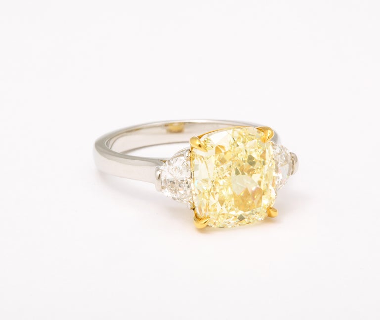 https://a.1stdibscdn.com/5-carat-yellow-diamond-ring-for-sale-picture-9/j_415/j_154958521650391214999/6R1A6666_master.jpg?width=768