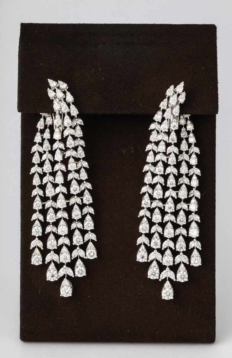 https://a.1stdibscdn.com/diamond-dangle-chandelier-front-back-earrings-for-sale-picture-2/j_415/1607532372118/6R1A7385_master.jpg?width=768