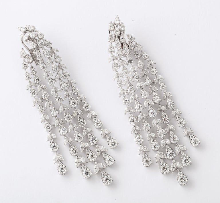 https://a.1stdibscdn.com/diamond-dangle-chandelier-front-back-earrings-for-sale-picture-7/j_415/1607532394878/6R1A7395_master.jpg?width=768