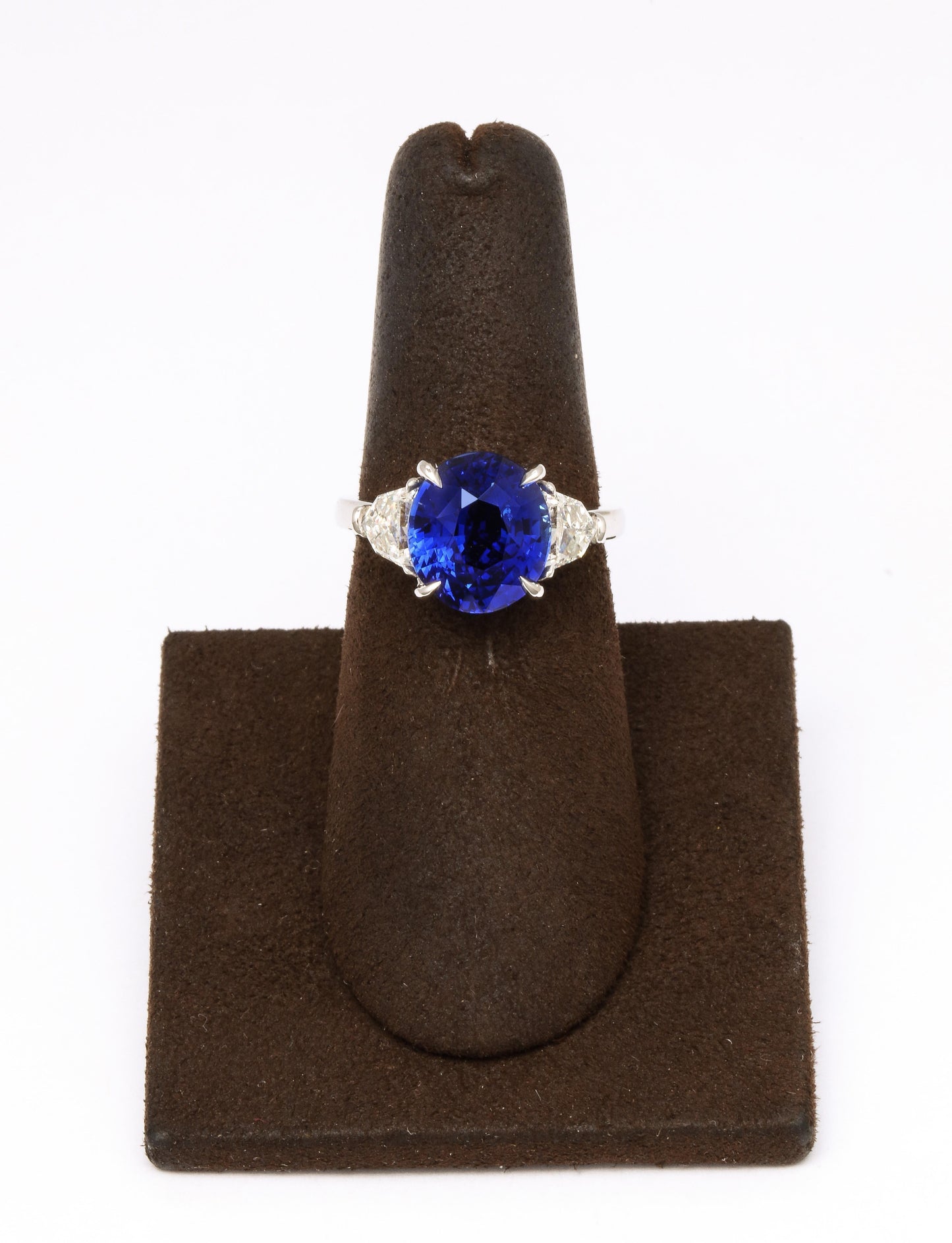 https://a.1stdibscdn.com/6-carat-oval-blue-sapphire-and-diamond-ring-for-sale-picture-5/j_415/j_144397421641927203833/6R1A8328_master.jpg