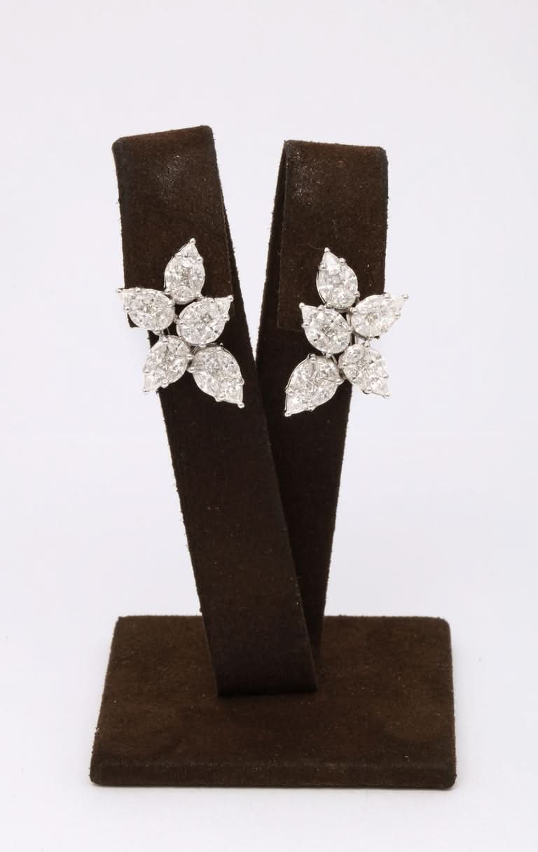 https://a.1stdibscdn.com/cluster-diamond-earrings-for-sale-picture-5/j_415/j_144397721641928867867/6R1A8458_master.jpg?width=768