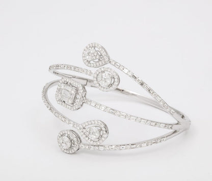 https://a.1stdibscdn.com/multi-shape-diamond-bangle-bracelet-for-sale-picture-5/j_415/j_143753121641493897289/6R1A8495_master.jpg?width=768