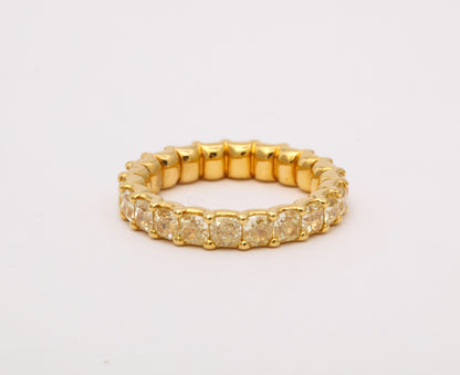 https://a.1stdibscdn.com/yellow-diamond-eternity-band-for-sale-picture-6/j_415/j_202927821694025263679/6R1A8674_master.jpg