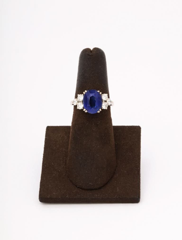 https://a.1stdibscdn.com/sapphire-and-diamond-ring-for-sale-picture-5/j_415/j_204049521695135434962/6R1A8680_master.jpg?width=768