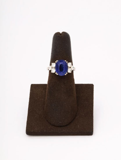 https://a.1stdibscdn.com/sapphire-and-diamond-ring-for-sale-picture-5/j_415/j_204049521695135434962/6R1A8680_master.jpg?width=768