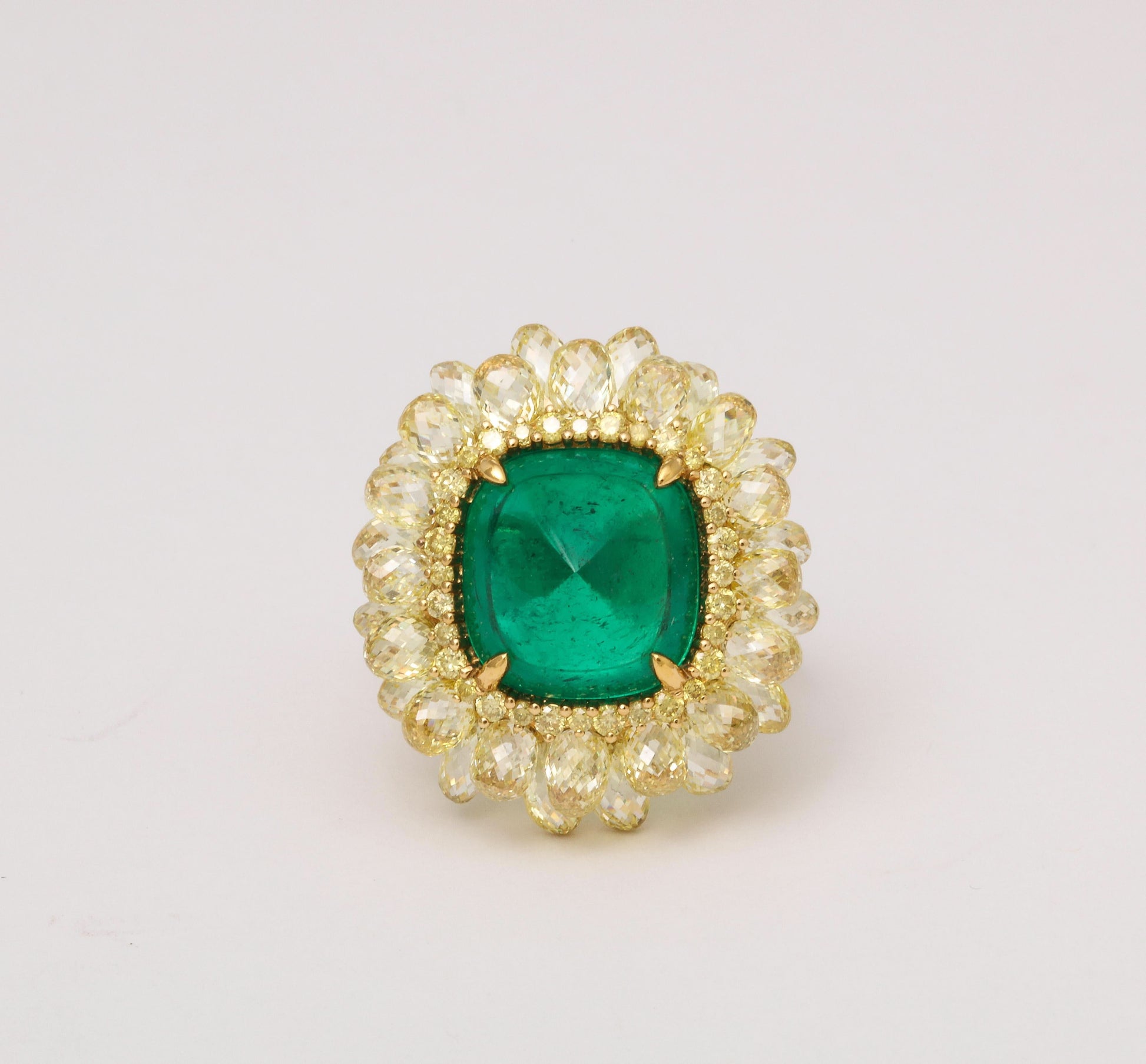 https://a.1stdibscdn.com/5-carat-sugarloaf-cabochon-emerald-and-yellow-diamond-ring-for-sale-picture-10/j_415/j_202926121694024696658/6R1A8718_master.jpg