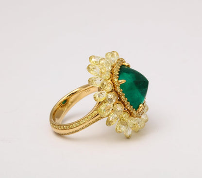Exquisite 5.59 Carat Colombian Sugarloaf Emerald Yellow Diamond Cocktail Ring