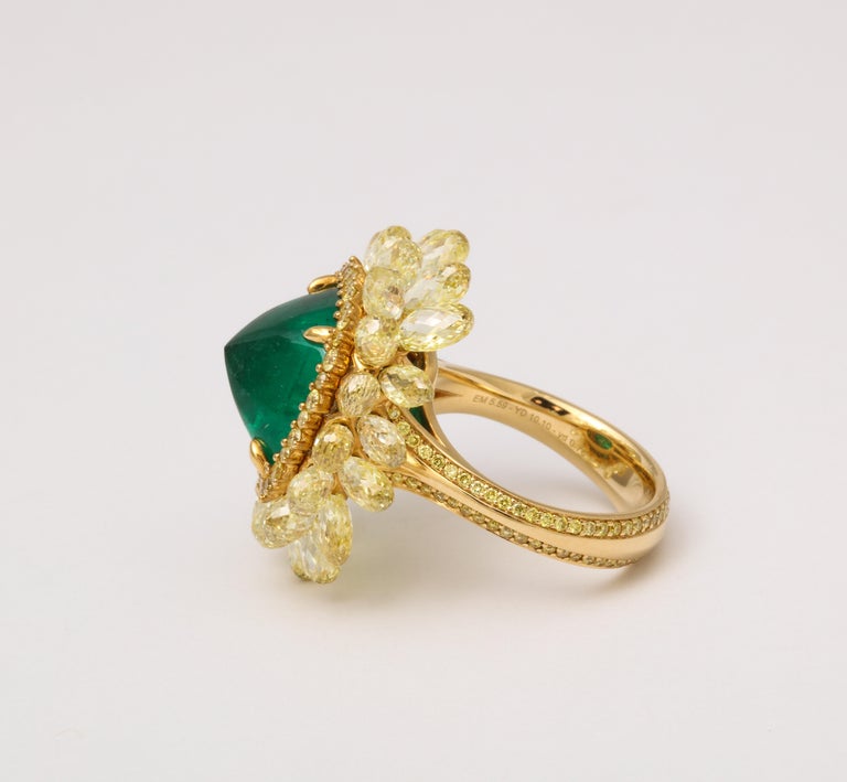 Exquisite 5.59 Carat Colombian Sugarloaf Emerald Yellow Diamond Cocktail Ring