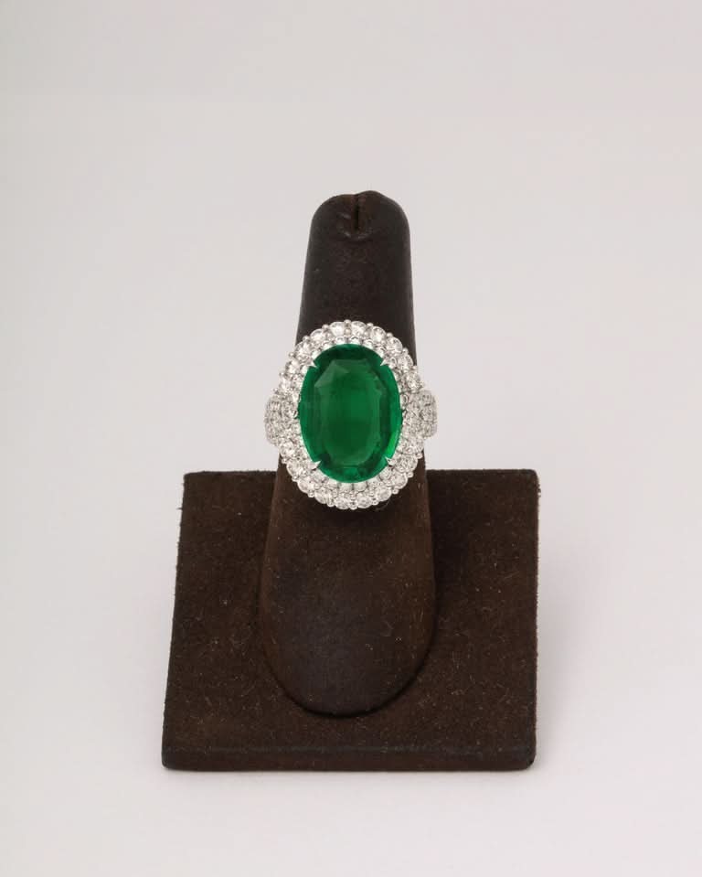 https://a.1stdibscdn.com/9-carat-vivid-green-emerald-and-diamond-ring-for-sale-picture-3/j_415/j_202926821694024997471/6R1A8720_master.jpg?width=768