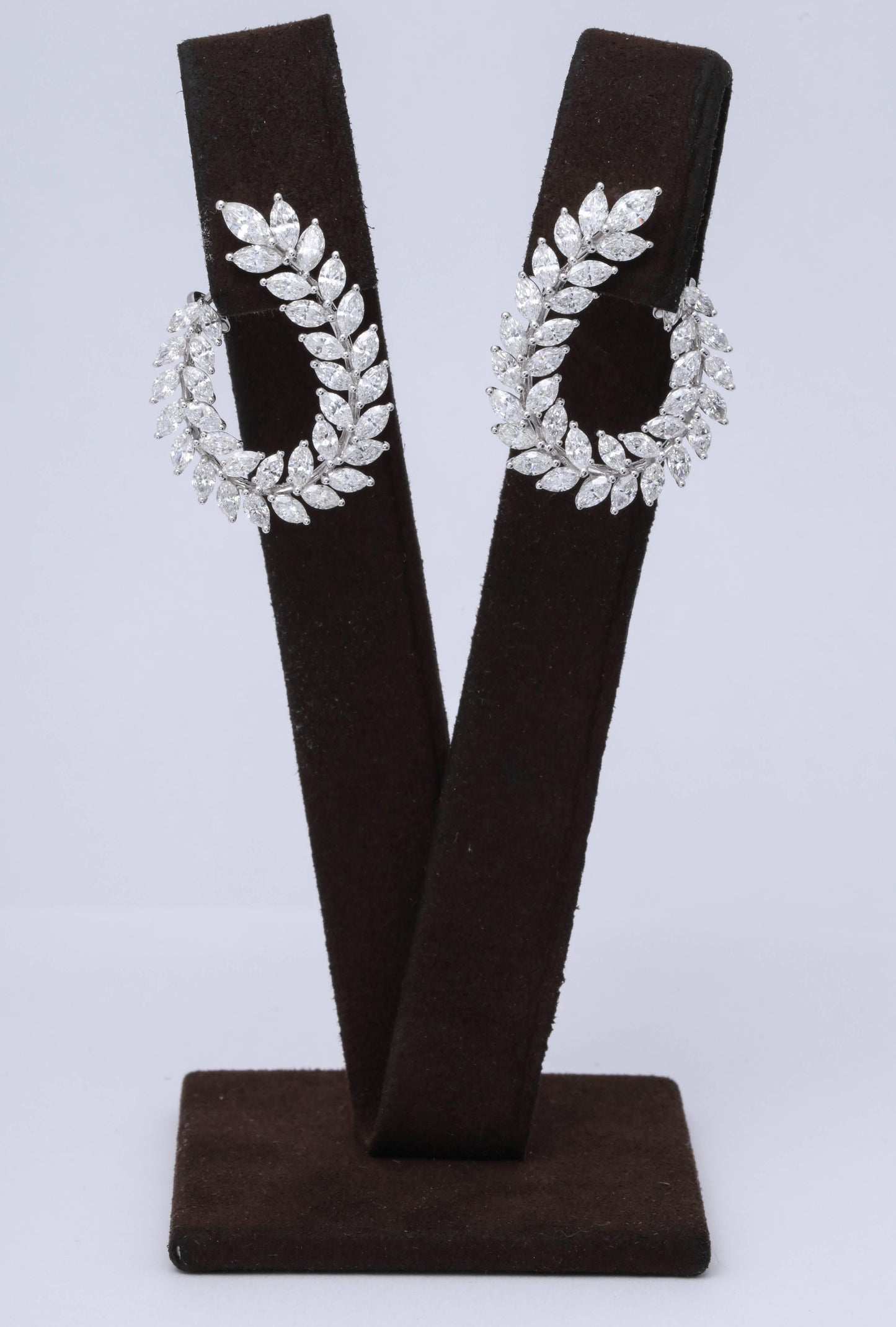 https://a.1stdibscdn.com/marquise-diamond-swirl-earring-for-sale-picture-5/0/j_45216831530288146896/6R1A9119_master.jpg