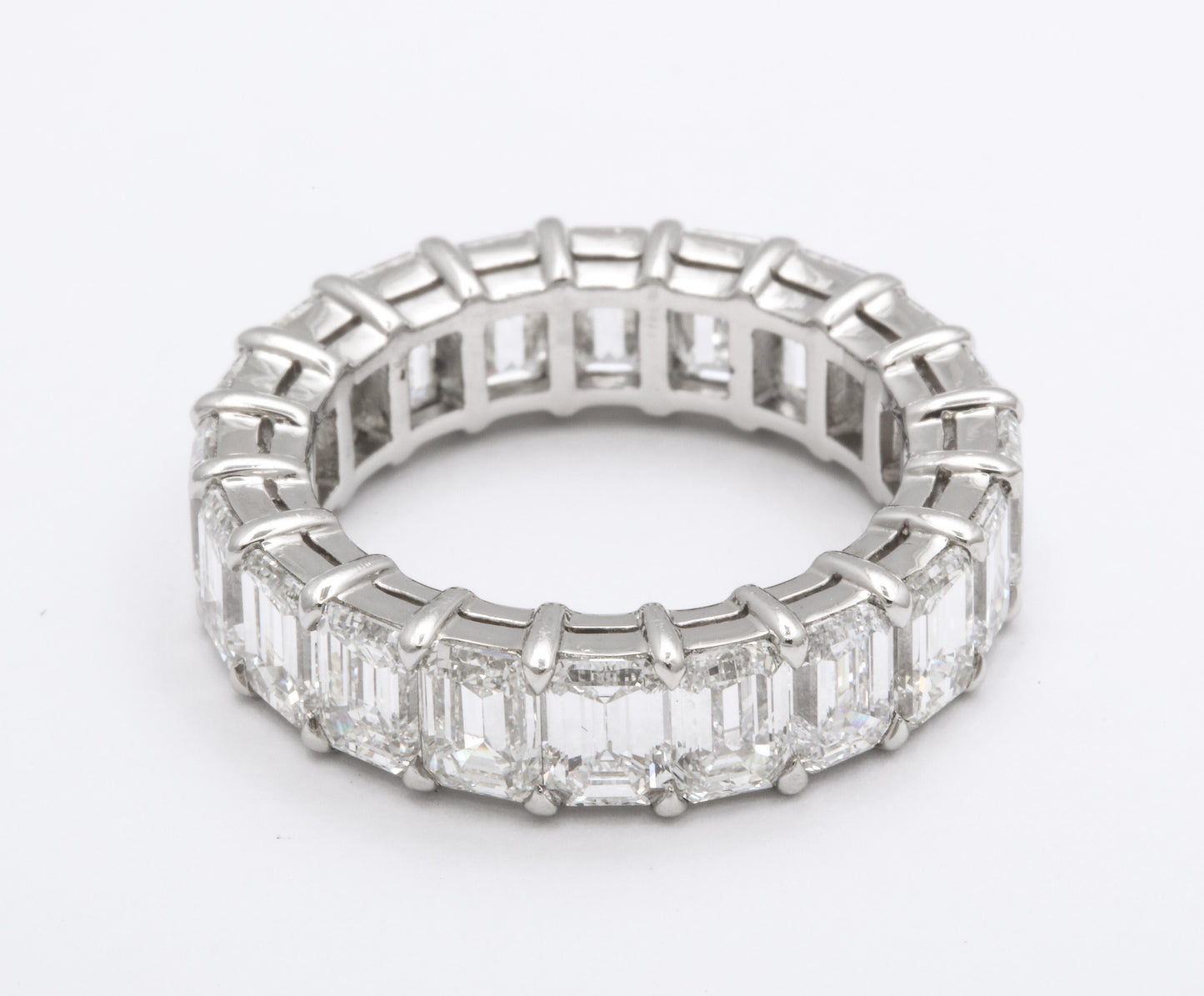 https://a.1stdibscdn.com/emerald-cut-diamond-eternity-band-for-sale-picture-6/j_415/j_103217621599662426499/6R1A9354_master.jpg