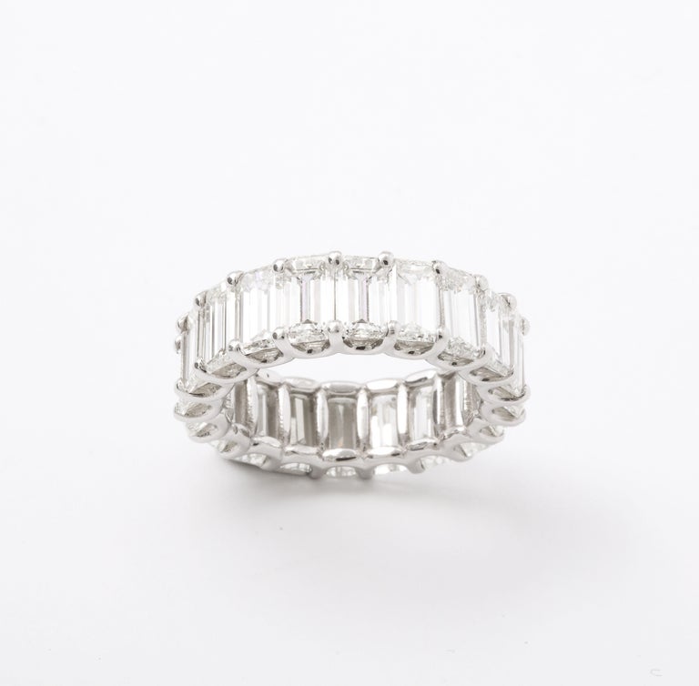 https://a.1stdibscdn.com/emerald-cut-diamond-eternity-band-for-sale-picture-9/j_415/j_168334821661871441257/6R1A9417_master.jpg?width=768