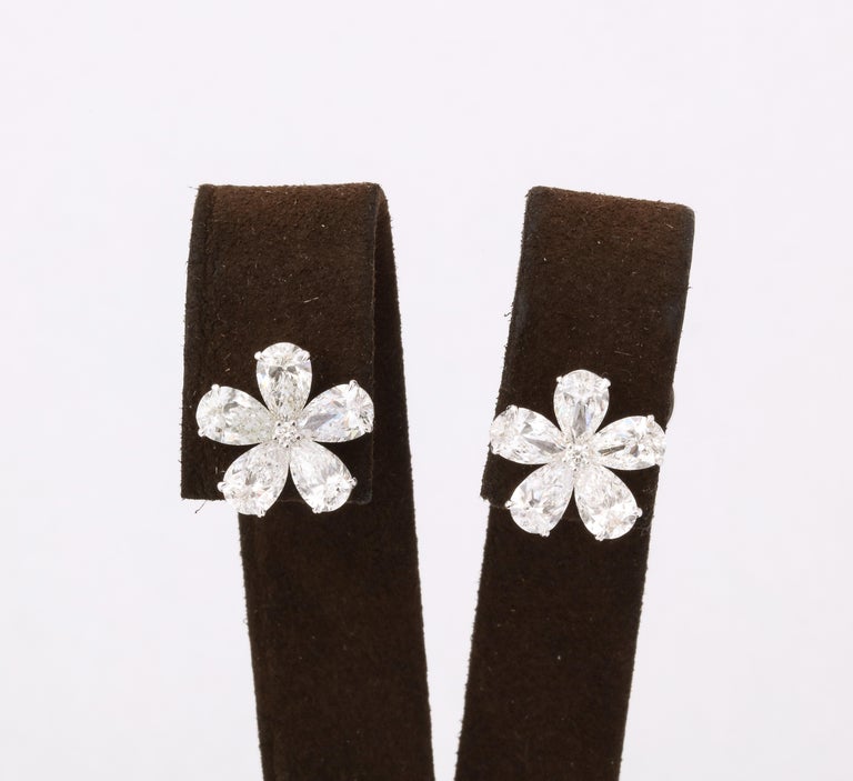 https://a.1stdibscdn.com/diamond-flower-earrings-for-sale-picture-5/j_415/j_169630021663010314215/6R1A9505_master.jpg?width=768