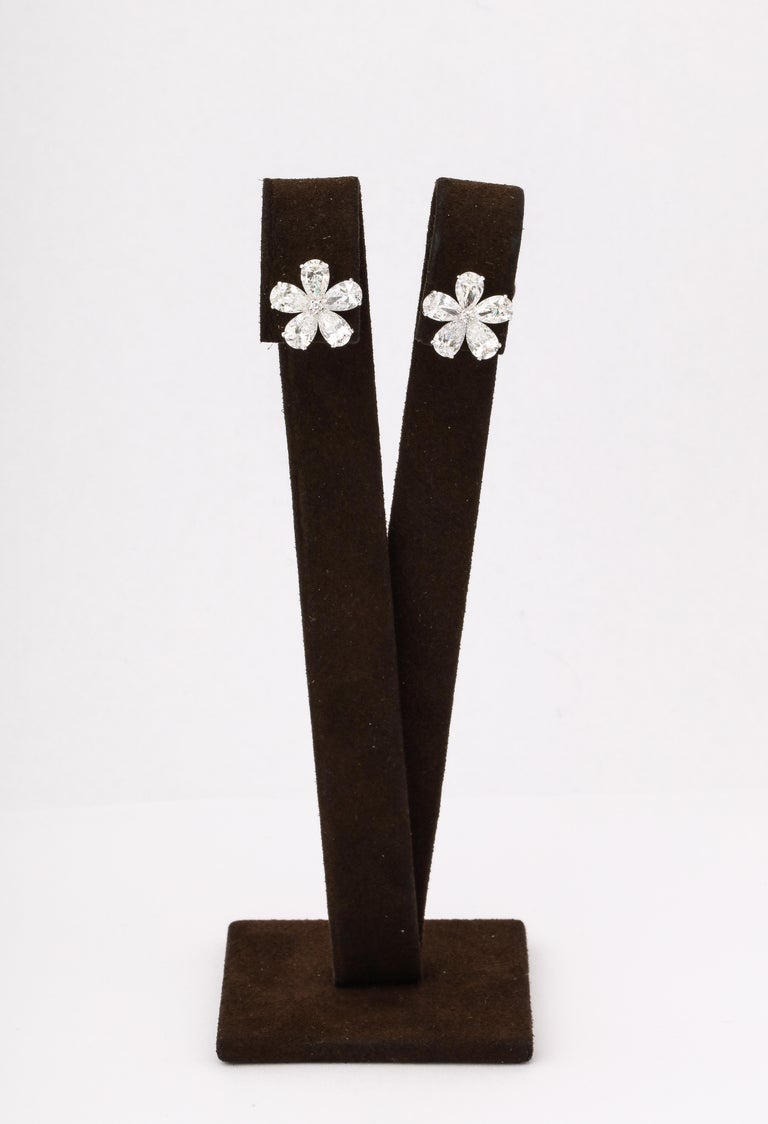 https://a.1stdibscdn.com/diamond-flower-earrings-for-sale-picture-9/j_415/j_169630021663010317356/6R1A9510_master.jpg?width=768