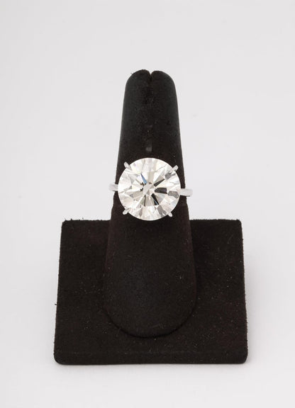 https://a.1stdibscdn.com/11-carat-round-diamond-engagement-ring-for-sale-picture-5/j_415/j_165034421658770700097/6R1A9534_master.jpg?width=768