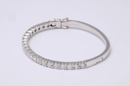 Elegant 4.30ct Round Brilliant Diamond Bangle in 18k White Gold