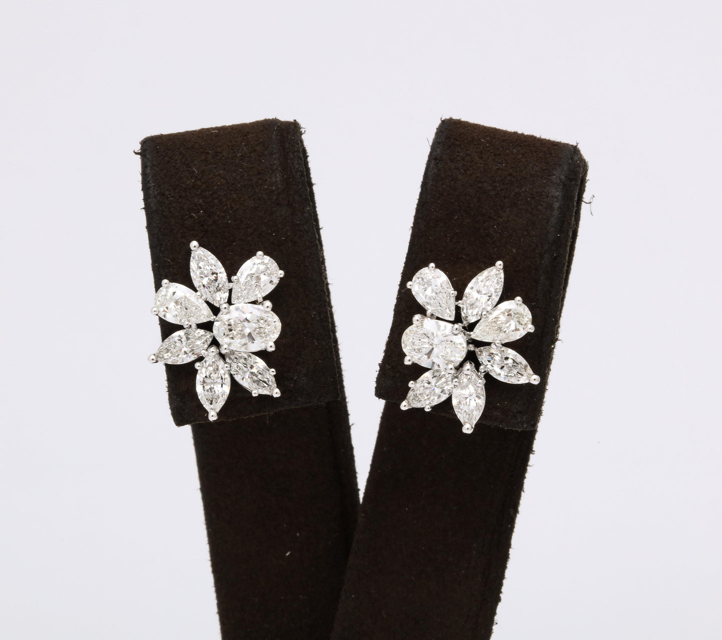 https://a.1stdibscdn.com/diamond-cluster-earrings-for-sale-picture-8/j_415/j_141445021639062296514/6R1A9903_master.jpg