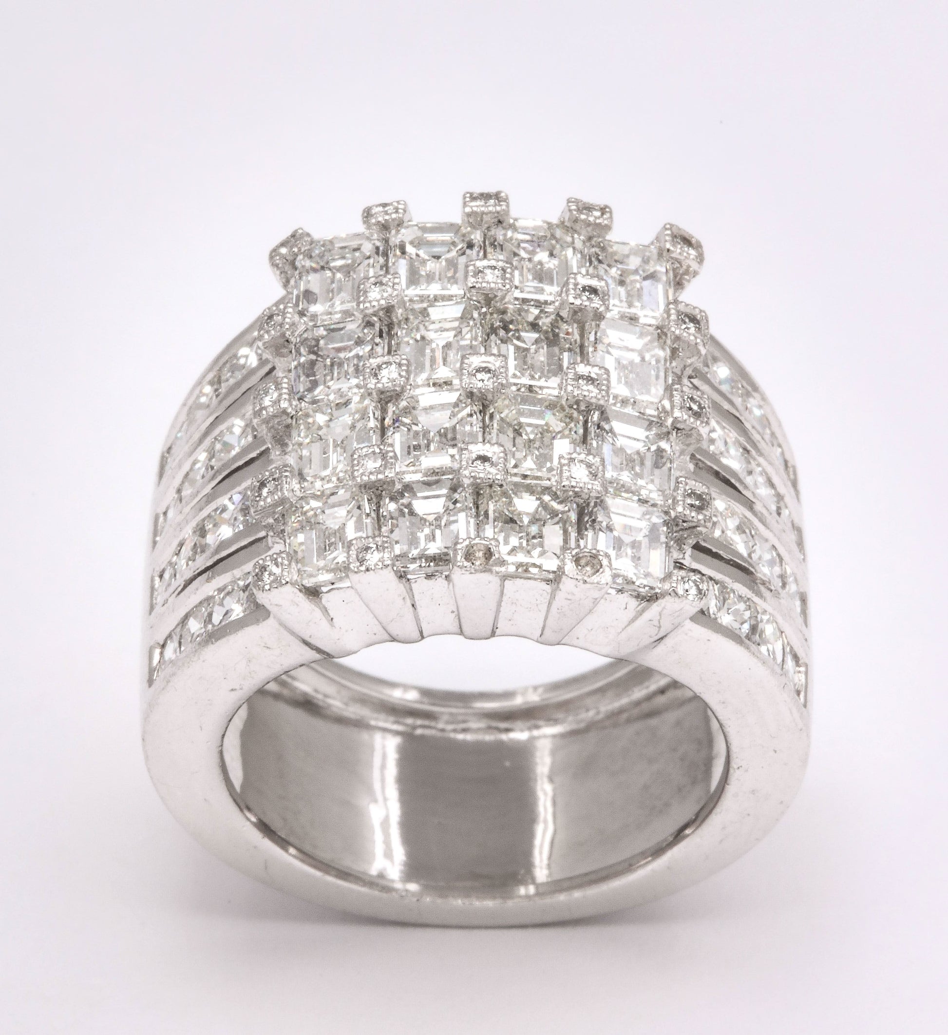 https://a.1stdibscdn.com/wide-emerald-and-princess-cut-diamond-ring-for-sale-picture-2/j_415/1603216142423/6R1A9911_master.jpg