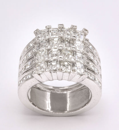 https://a.1stdibscdn.com/wide-emerald-and-princess-cut-diamond-ring-for-sale-picture-2/j_415/1603216142423/6R1A9911_master.jpg