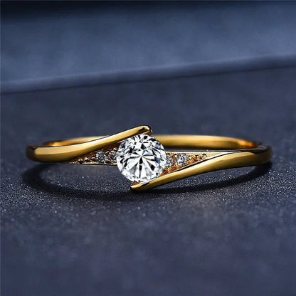 Fashion Gold Plated Round Cut 1ct White Sapphire Diamond Solitaire Rings for Unisex Personality Wedding Engagement Jewelry Gift Size 4-12