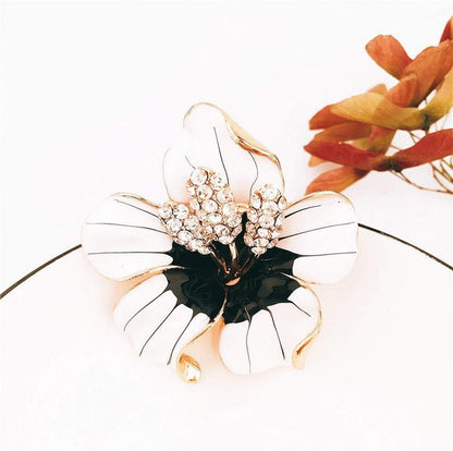 Fashion Enamel Lapel Pin Lily Flower Brooch Pins,Broaches and Pins for Women Crystal Diamond Alloy Plating White