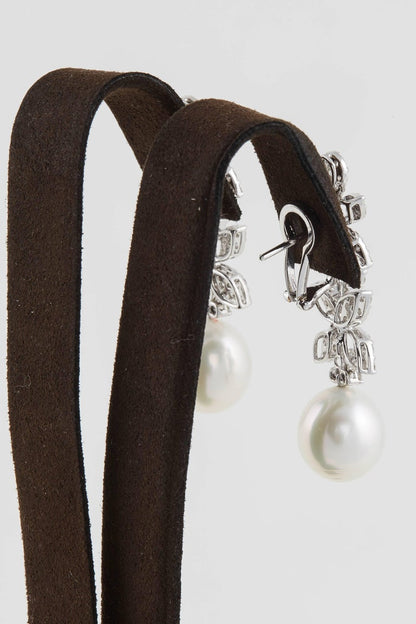 https://a.1stdibscdn.com/classic-diamond-pearl-white-gold-drop-earrings-for-sale-picture-4/j_415/j_112628721610379774635/781A0765_master.jpg?width=768