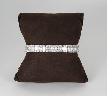 Stunning 18k White Gold 15.79ct Baguette and Round Diamond Bracelet