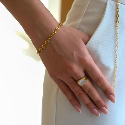 18K Gold Plated Womens Gold Signet Ring Starburst Gold Signet Rings Star Minimalist Signet Ring Mother of Pearl Statement Signet Ring