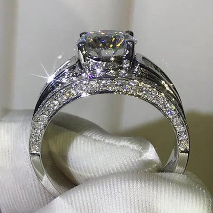 High Quality Bridal Wedding Band 4 Prong Setting Diamond Side Micro Inlay Zircon and Moissanite Ring