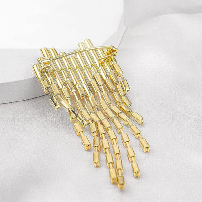 Heart Shaped Brooch Gold Tone Tassel Brooches and Pins for Women Fashion Cubic Zirconia Hanging Chain Brooch