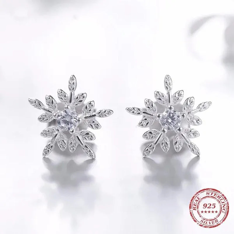 Exquisite Silver Plated Diamond White Snowflake Elegant Ladies Stud Earrings for Women Fashion Sterling Silver Earrings Jewelry