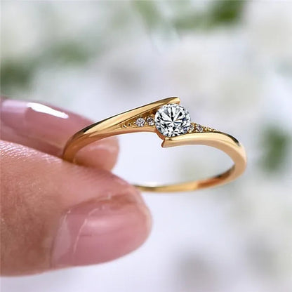 Fashion Gold Plated Round Cut 1ct White Sapphire Diamond Solitaire Rings for Unisex Personality Wedding Engagement Jewelry Gift Size 4-12