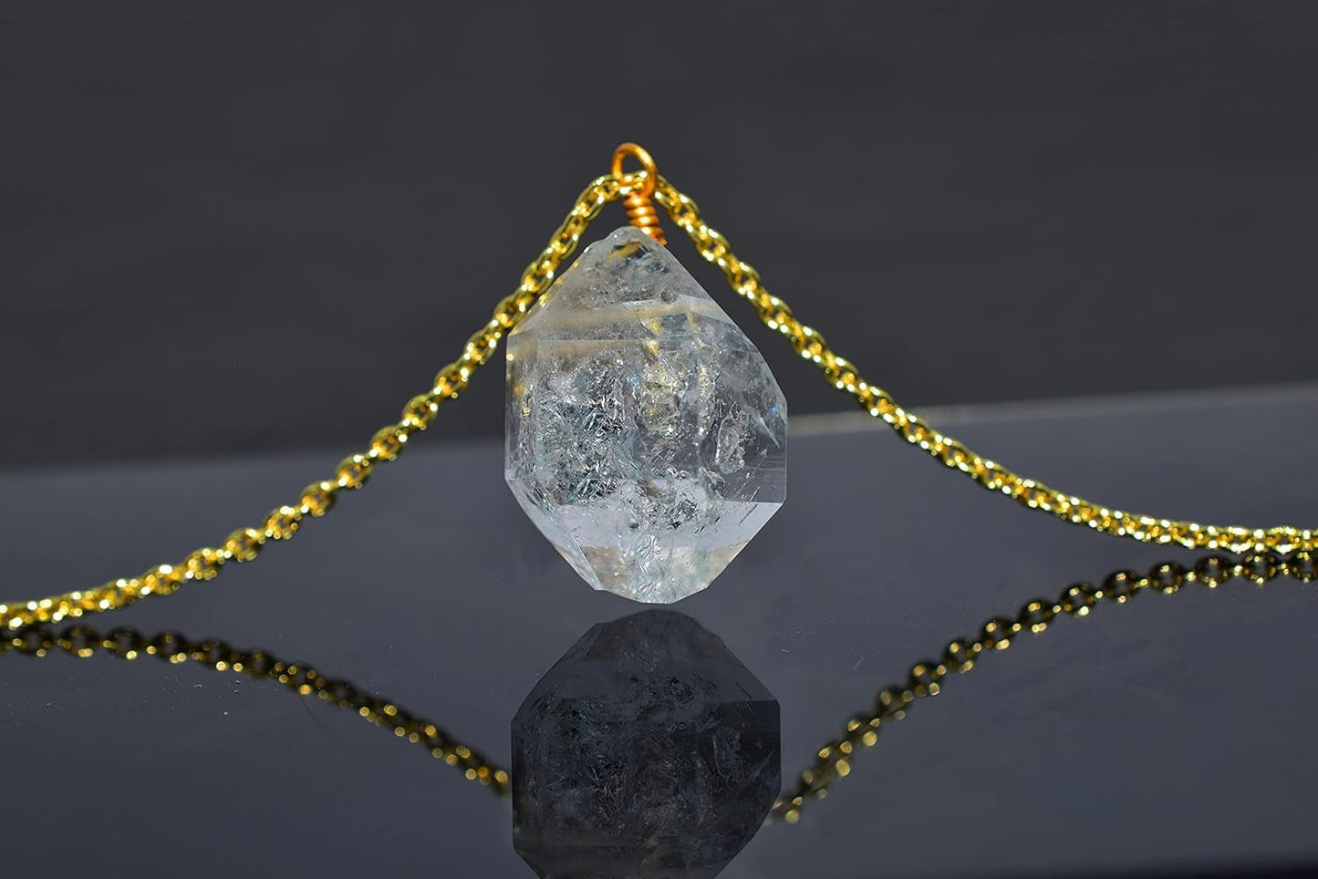 Raw Crystal Necklace, Herkimer Diamond Rough Stone Necklace, Dainty Stone Pendant, Healing Crystals Healing Stone Pendant for Beauty, Love and Positive Energy, Jewelry Gift
