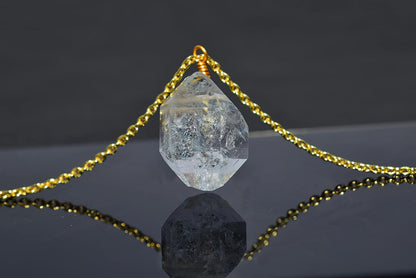 Raw Crystal Necklace, Herkimer Diamond Rough Stone Necklace, Dainty Stone Pendant, Healing Crystals Healing Stone Pendant for Beauty, Love and Positive Energy, Jewelry Gift