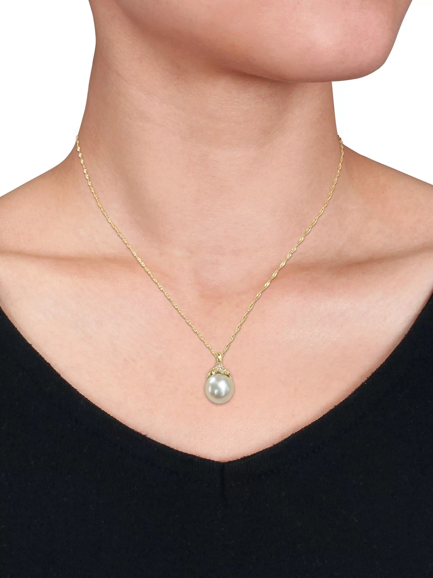 9-10Mm Drop South Sea Cultured Freshwater Pearl and Diamond Accent 14Kt Yellow Gold Leaf Crown Drop Pendant with Chain