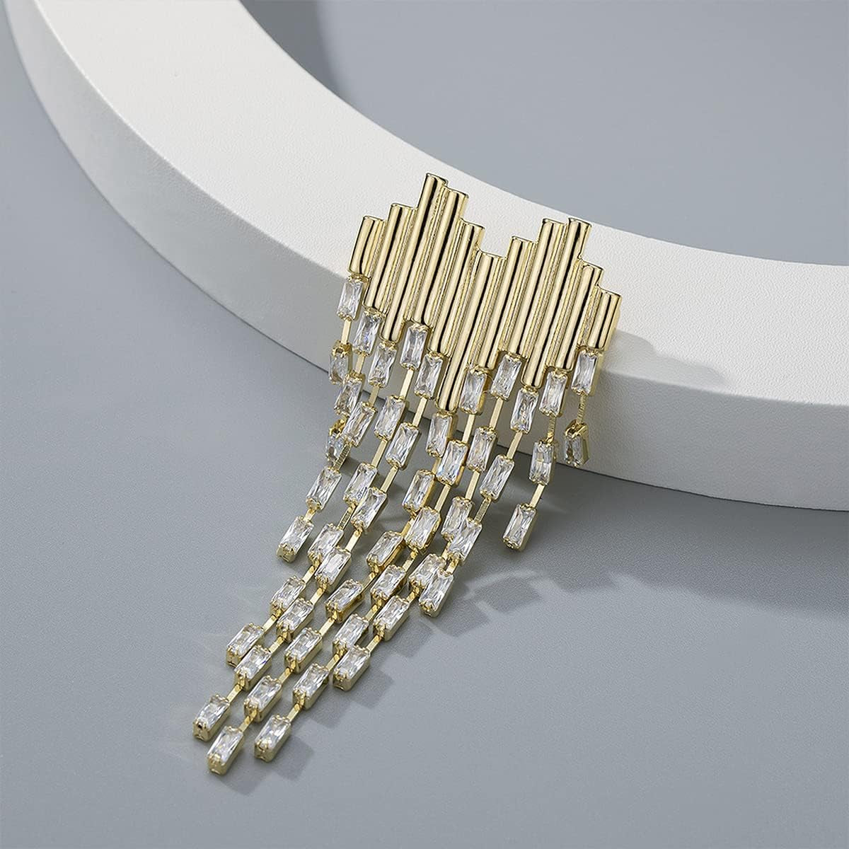 Heart Shaped Brooch Gold Tone Tassel Brooches and Pins for Women Fashion Cubic Zirconia Hanging Chain Brooch