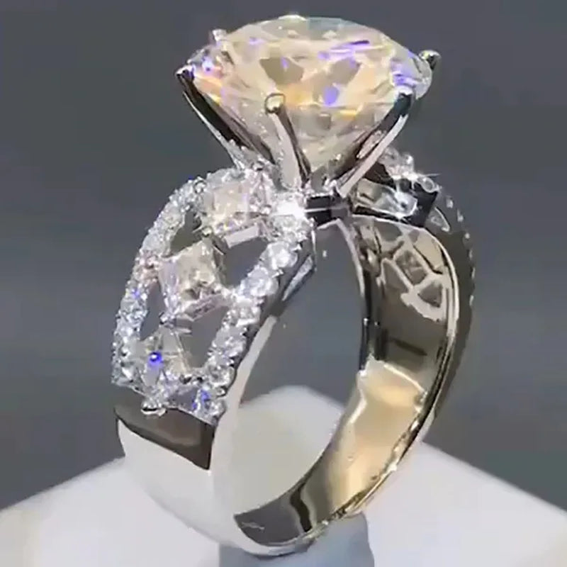Luxury Fashion Female Jewelry 6Ct Diamond Ring Natural Gemstone White Sapphire Birthstone 925 Sterling Silver Bride Engagement Wedding Ring