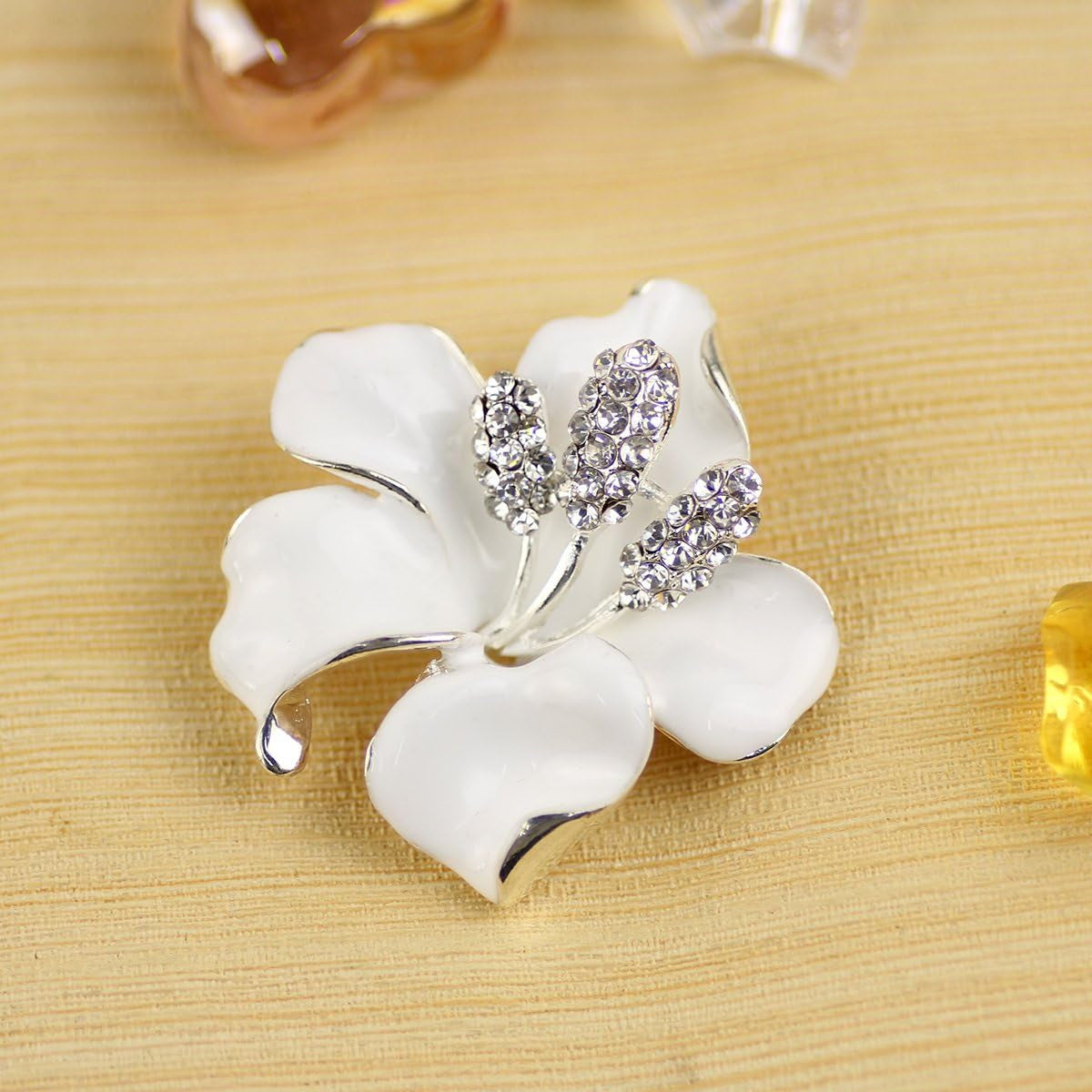 Brooch Pin for Women Flowers Brooch with Created Crystal | Elegant Brooches and Pins for Women | Pearl Brooches for Women with Flower Pins | Designer Brooch Collar Pins for Women, Purple/White/Red, 29.8G