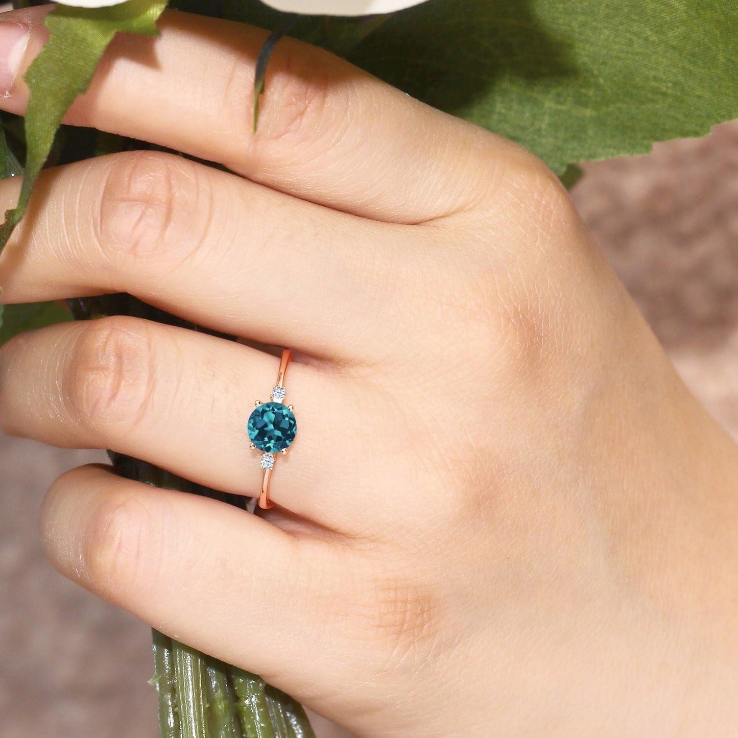 10K Rose Gold London Blue Topaz and White Created Sapphire Solitaire Engagement Ring for Women (0.78 Cttw, round 6MM, Gemstone November Birthstone, Available in Size 5,6,7,8,9)