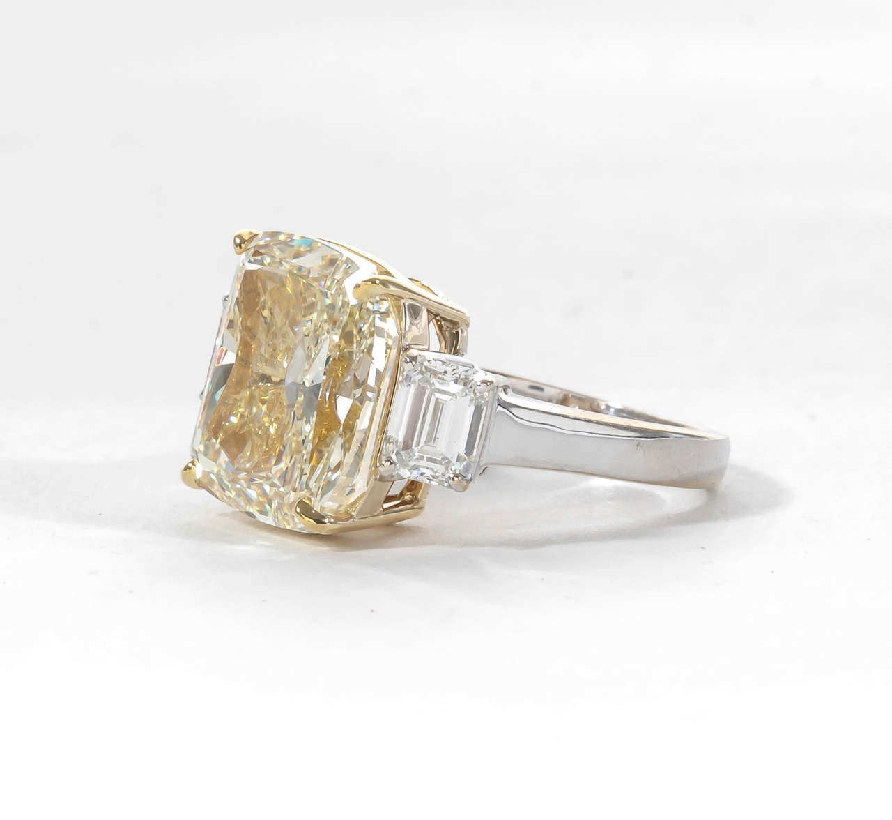 https://a.1stdibscdn.com/archivesE/jewelry/1stdibs/101614/DiamondScene_CC_DM//04/IMG_1965.jpg