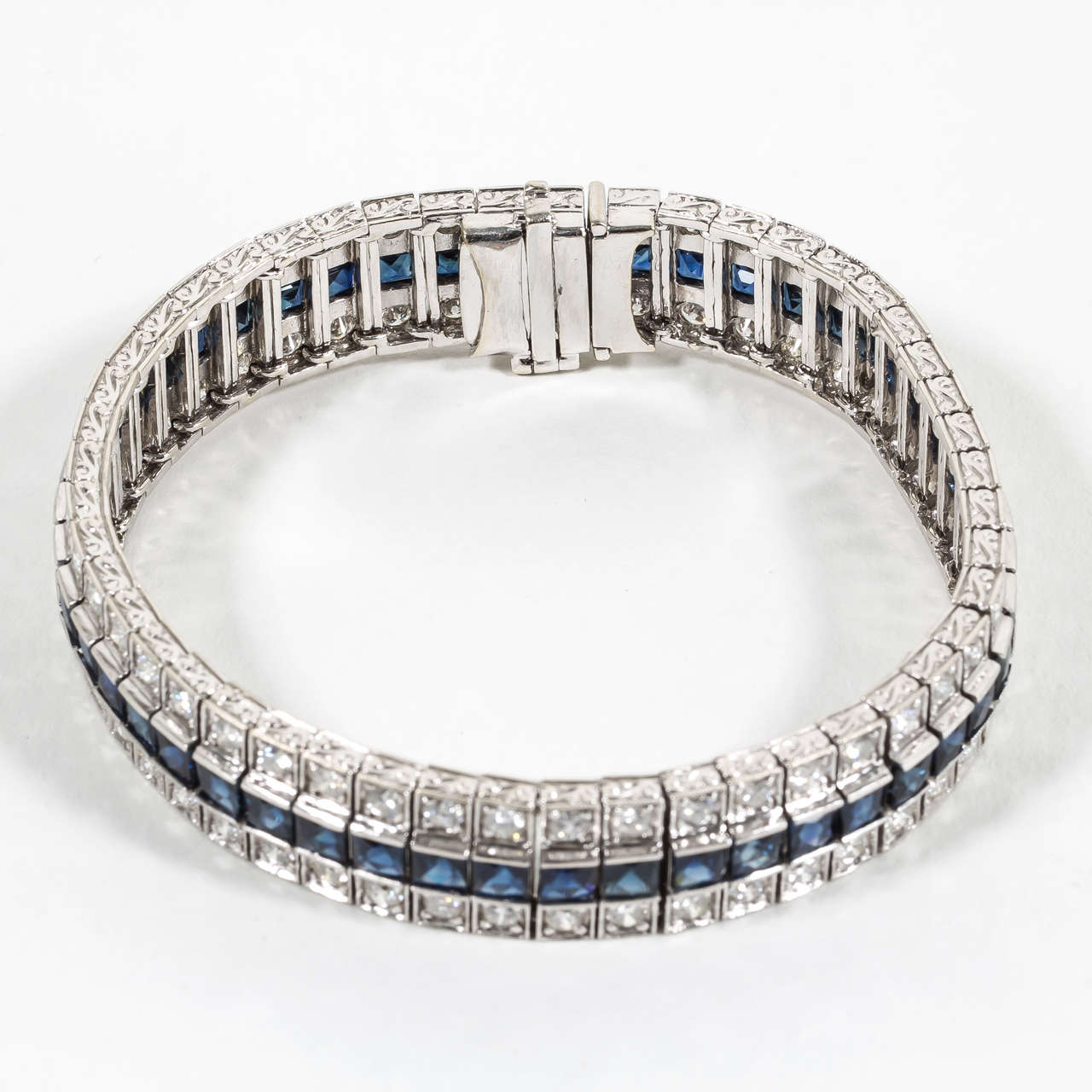 https://a.1stdibscdn.com/archivesE/jewelry/1stdibs/120814/DiamondScene_CC_DM//06/IMG_4575.jpg