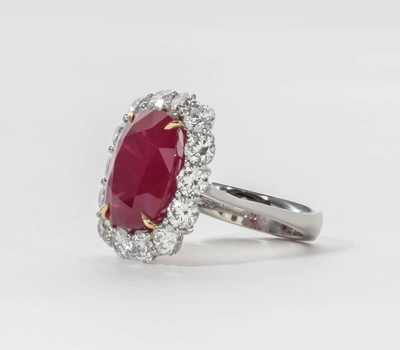 https://a.1stdibscdn.com/archivesE/jewelry/1stdibs/101614/DiamondScene_CC_DM//05/IMG_1973.jpg