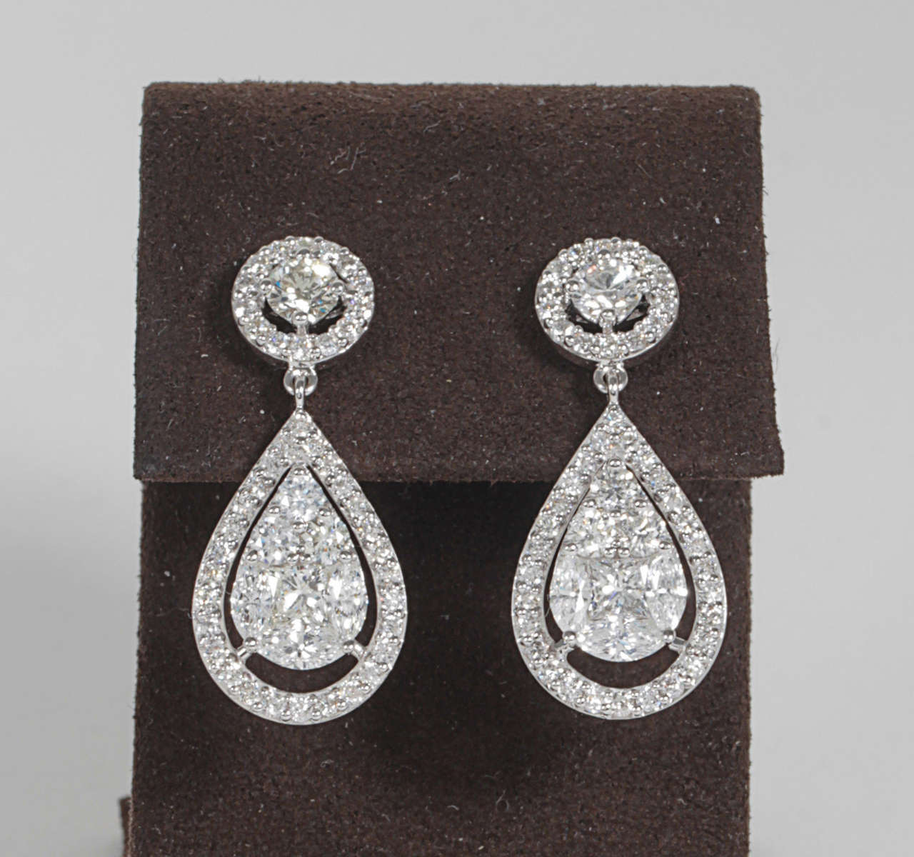 Elegant 18k White Gold 3.55ct Diamond Illusion Dangle Drop Earrings