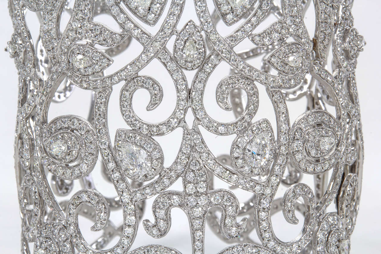 https://a.1stdibscdn.com/archivesE/jewelry/1stdibs/031815/DiamondScene_CC_DM//04/Diamond%20Scene%2020.jpg