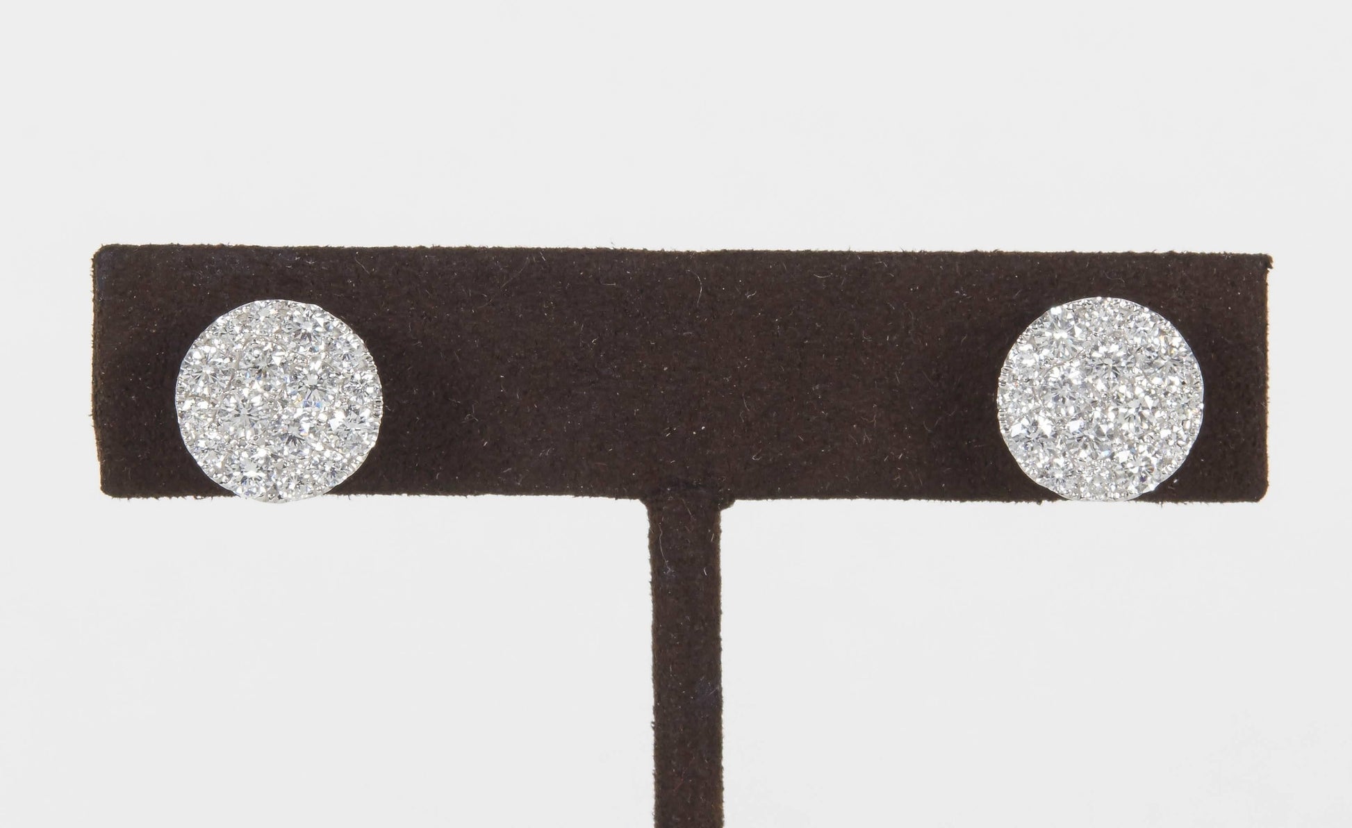 https://a.1stdibscdn.com/diamond-cluster-stud-earrings-for-sale-picture-5/j_415/j_97686321592911090680/IMG_1543_master.jpg