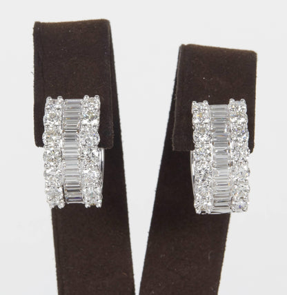 https://a.1stdibscdn.com/round-and-baguette-diamond-gold-huggie-hoop-earrings-for-sale-picture-5/j_415/j_108071121605212597355/IMG_1552_master.jpg