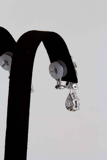 Classic 18k White Gold Diamond Drop Earrings in Pear Shape